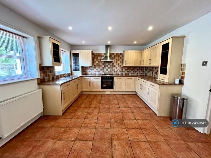 3 Bedroom Flat To Rent In Craneswater Apartments, Southsea, PO4