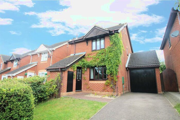 3 Bedroom Link Detached House To Rent In Crosby Court, Crownhill, Milton Keynes, MK8