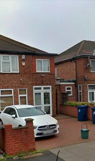 1 Bedroom Flat To Rent In Runnymede Gardens, Western Avenue, Greenford UB6