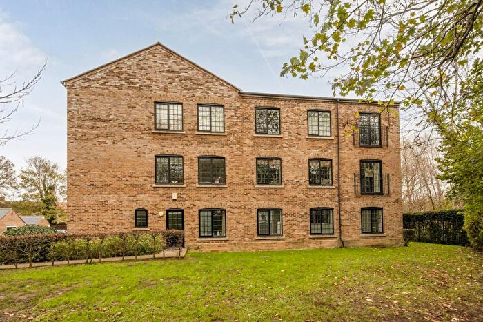 1 Bedroom Flat For Sale In Crown Mill, Mitcham, CR4