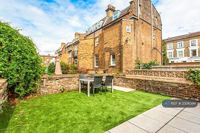 3 Bedroom Flat To Rent In St. John's Hill, London, SW11