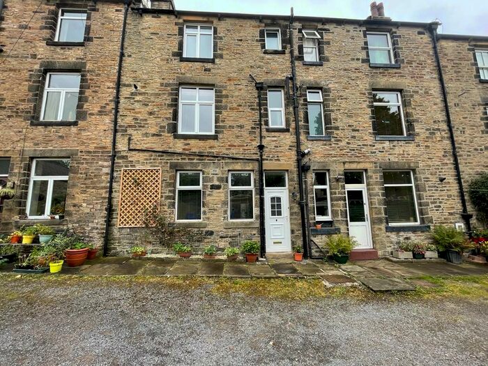 1 Bedroom Ground Flat To Rent In Victoria Terrace, Bradley, BD20