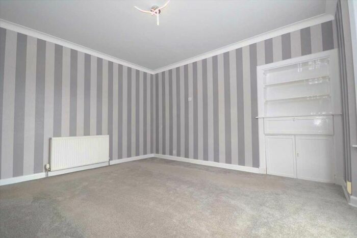 3 Bedroom Semi-Detached House For Sale In York Drive, Burnside, Glasgow, G73