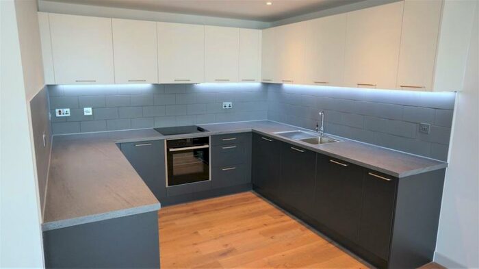 2 Bedroom Apartment To Rent In Apt :: One Cutting Room, M4