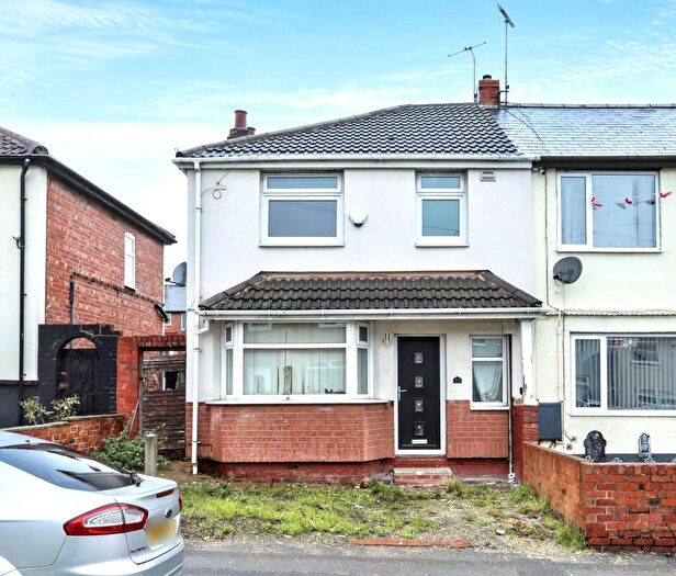 3 Bedroom End Of Terrace House For Sale In Wellington Road, Edlington, Doncaster, DN12