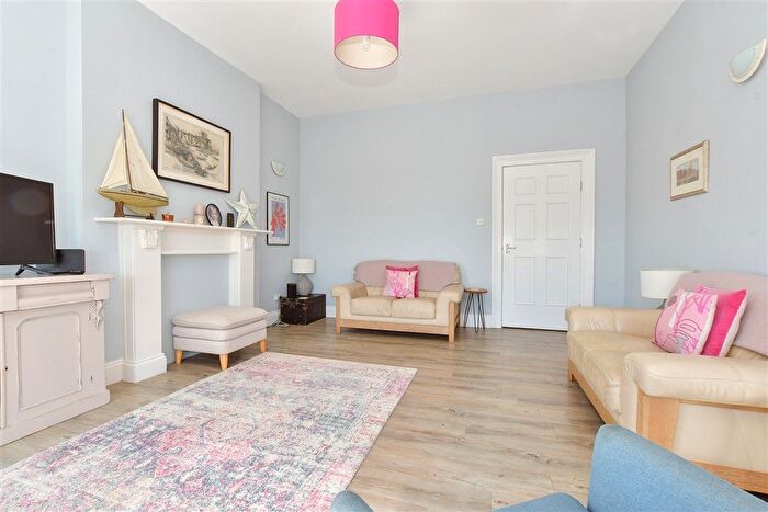 2 Bedroom Flat For Sale In Madeira Road, Ventnor, Isle Of Wight, PO38