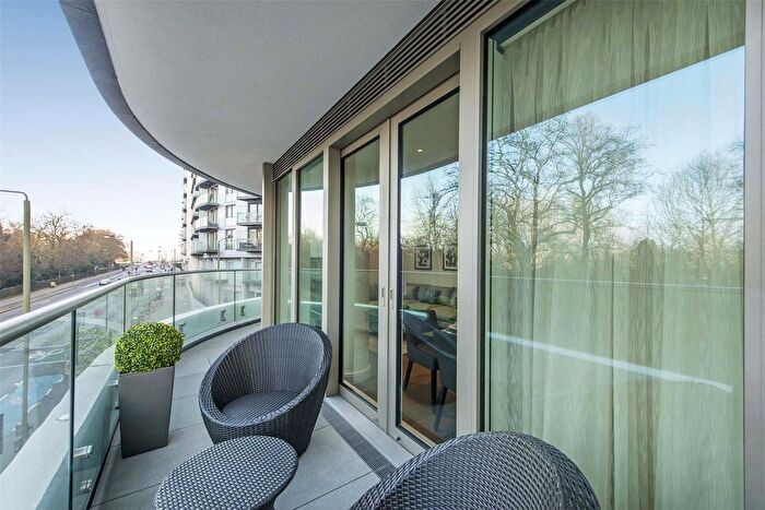 3 Bedroom Flat To Rent In Cascade Court, Sopwith Way, London, SW11