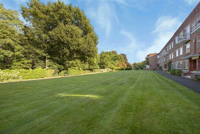 2 Bedroom Flat To Rent In Cambridge Park, Twickenham, TW1