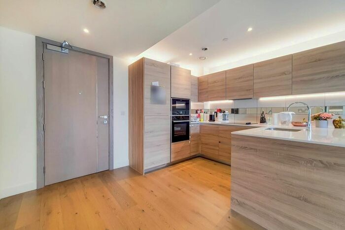 2 Bedroom Flat To Rent In Hampton Apartments, Woolwich, London, SE18