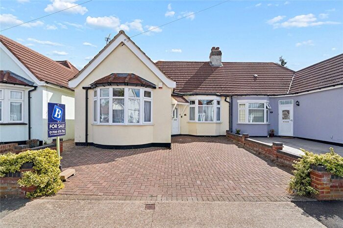 2 Bedroom Bungalow For Sale In Mansfield Gardens, Hornchurch, RM12