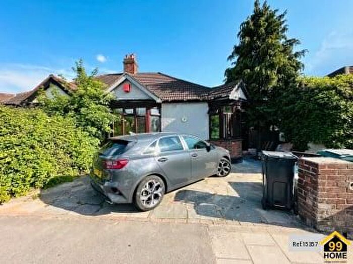 2 Bedroom Detached House For Sale In New North Road, Ilford, Essex, IG6