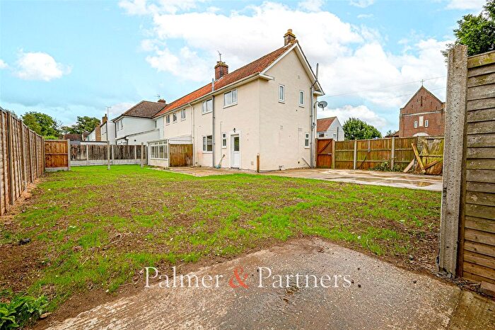 3 Bedroom Semi-Detached House To Rent In Clairmont Road, Colchester, Essex, CO3