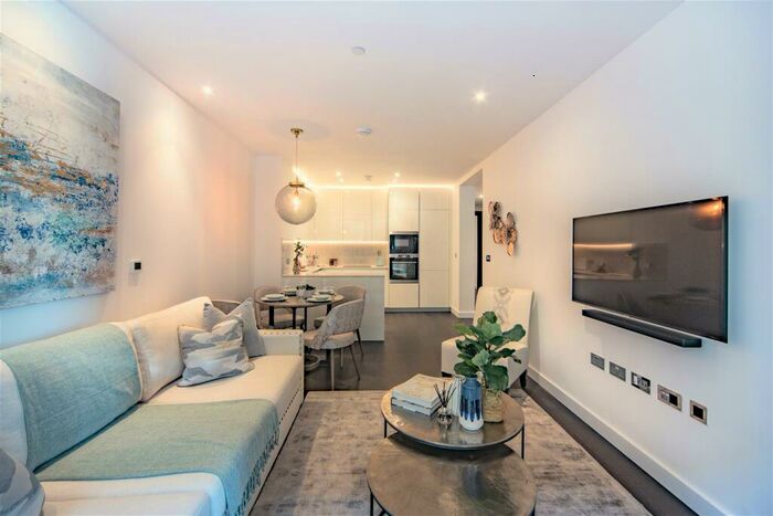 2 Bedroom Apartment To Rent In Edgware Road, London, SW11