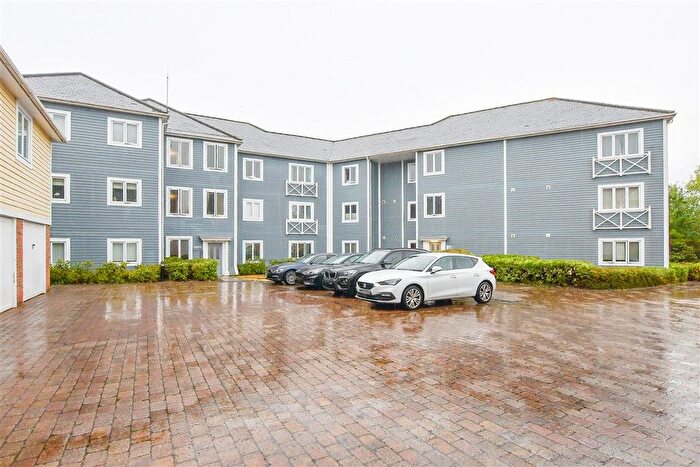 2 Bedroom Flat For Sale In Poynder Drive, Holborough Lakes, Kent, ME6
