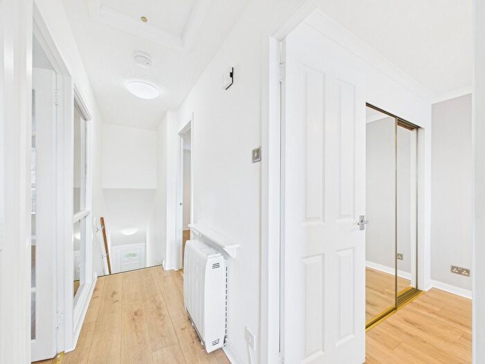 2 Bedroom Flat To Rent In North Avenue, Carluke, ML8