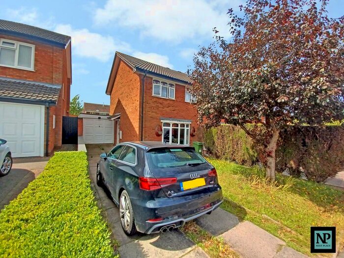 3 Bedroom Semi-Detached House To Rent In Foxglove, Amington, B77