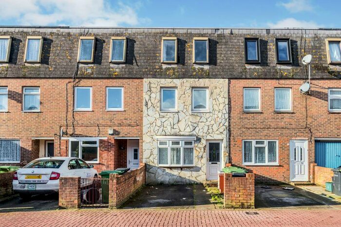 4 Bedroom Town House To Rent In Lomond Close, Portsmouth, PO2