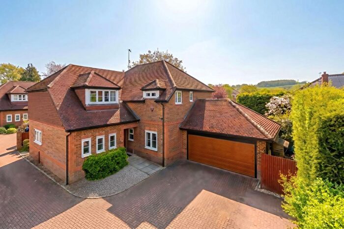 5 Bedroom Detached House For Sale In Damask Close, Tring, HP23