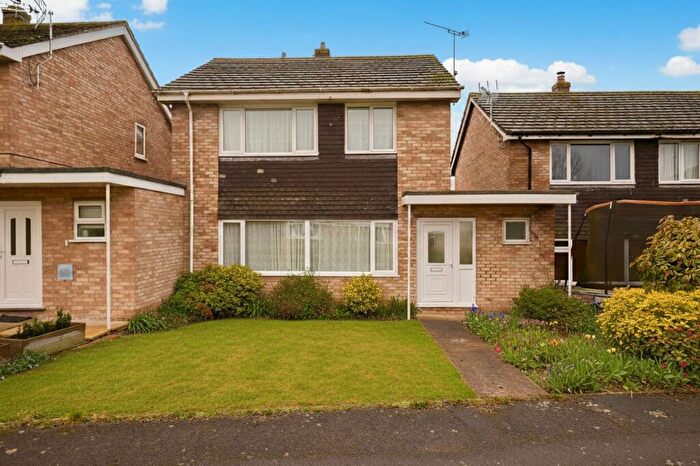 3 Bedroom Link Detached House For Sale In Farmers Close, Witney, OX28