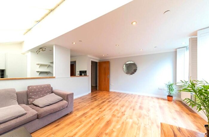 Flat To Rent In Manor Gardens, Holloway, N7