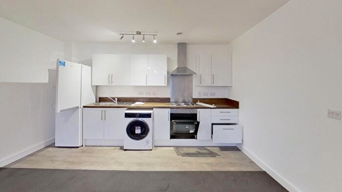 2 Bedroom Apartment To Rent In Holland Street, Nottingham, Nottinghamshire, NG7