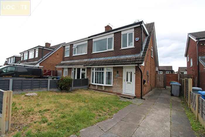 3 Bedroom Semi-Detached House For Sale In Arundel Avenue, Flixton, M41