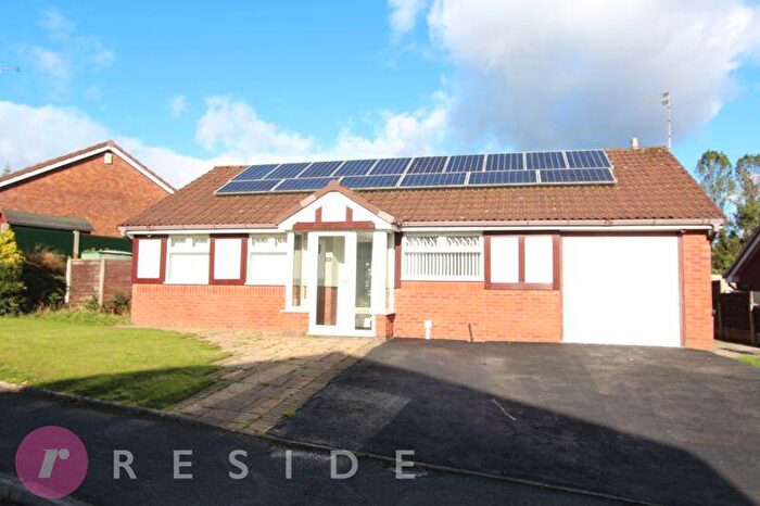 3 Bedroom Detached Bungalow For Sale In Lenten Grove, Hopwood, Heywood, OL10