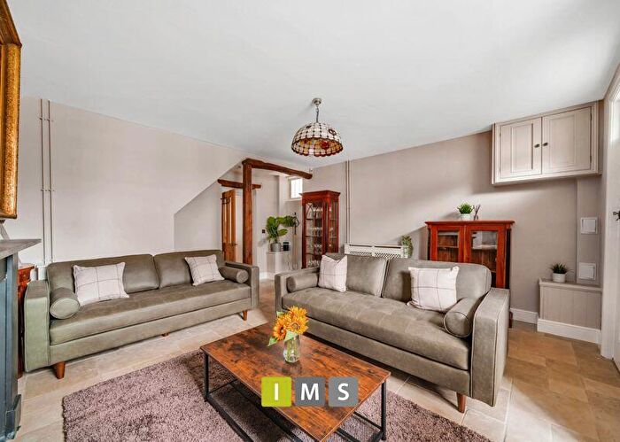 3 Bedroom Cottage To Rent In Kings End, Bicester, OX26