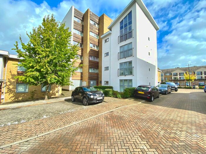 2 Bedroom Flat To Rent In Arundel Square, Maidstone, ME15
