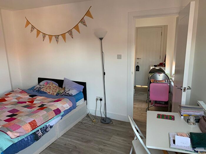 Studio To Rent In Camberwell Road, London, SE5