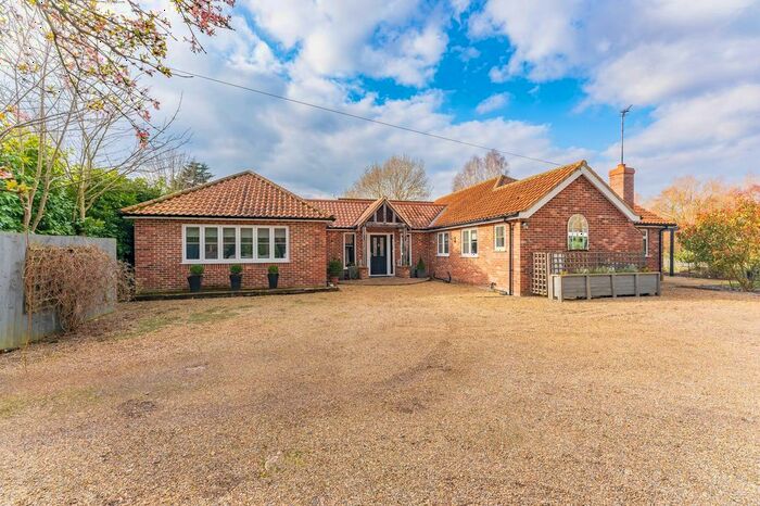 4 Bedroom Detached Bungalow For Sale In Elsing Road, Lyng, Norwich, NR9
