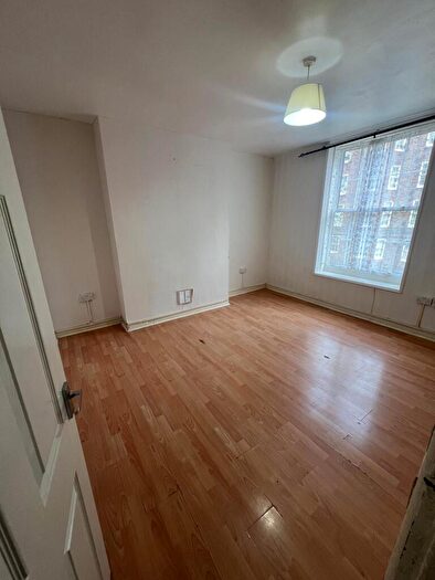3 Bedroom Apartment To Rent In Bodney Road, London, E8