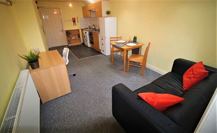 1 Bedroom Flat To Rent In Flat, Woodhouse Street, LS6
