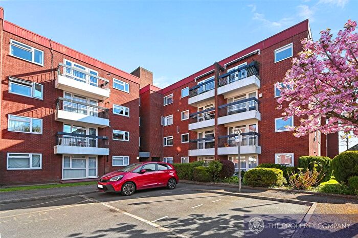 2 Bedroom Flat To Rent In Grange Gardens, London, N14