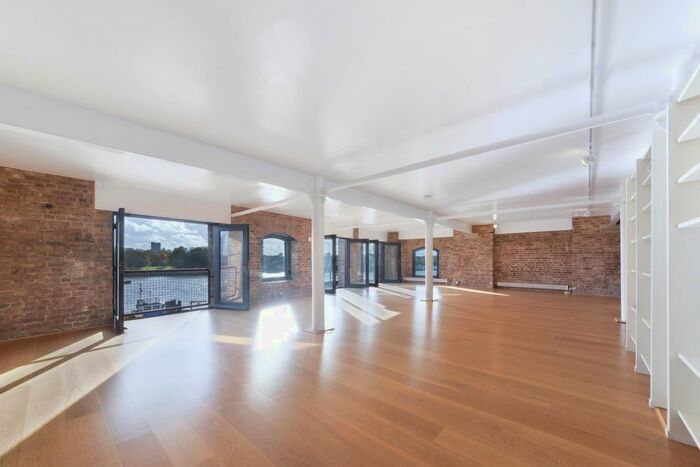 3 Bedroom Flat To Rent In St. Johns Wharf, Wapping High Street, E1W
