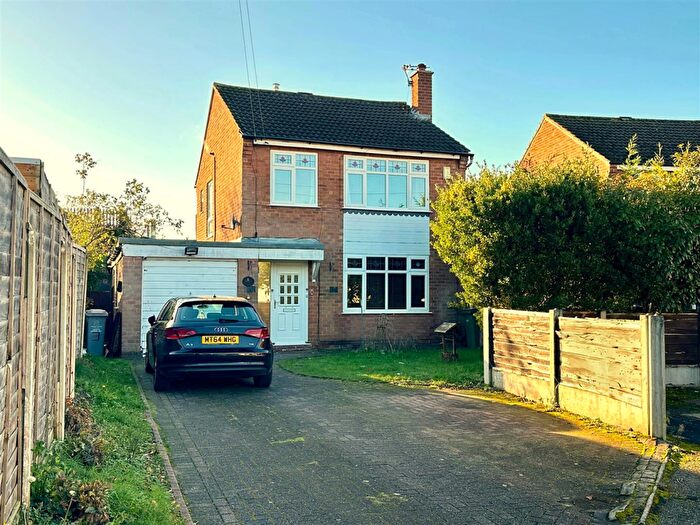 3 Bedroom Detached House To Rent In Croxton Close, Sale, M33
