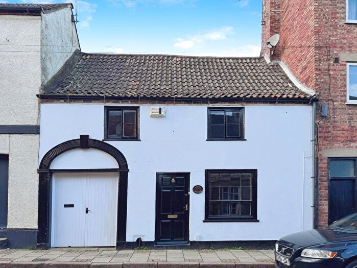 2 Bedroom Terraced House To Rent In Castlegate, Grantham, NG31