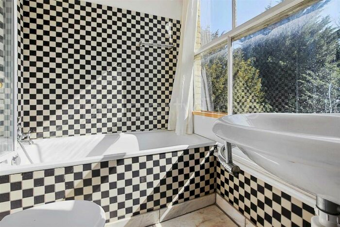 3 Bedroom Flat To Rent In Dresden Road, Archway, N19