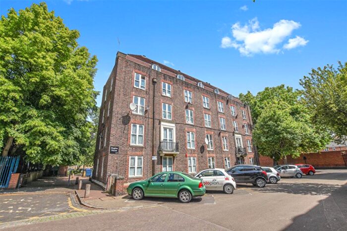 3 Bedroom Flat To Rent In Hughes House, Benbow Street, London, SE8