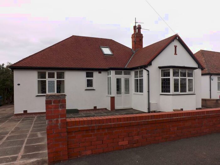 3 Bedroom Detached Bungalow To Rent In Plas Avenue, Prestatyn, LL19