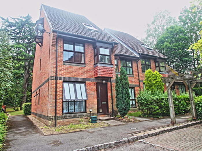 1 Bedroom Flat To Rent In Badgers Close, Woking, GU21