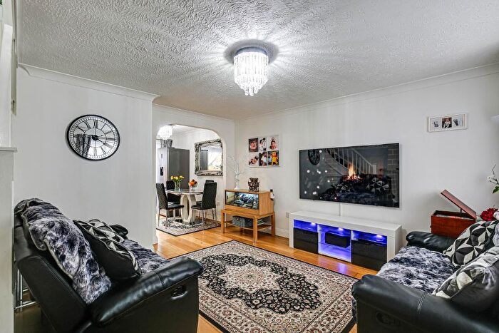 3 Bedroom Terraced House For Sale In Lomond Gardens, South Croydon, CR2