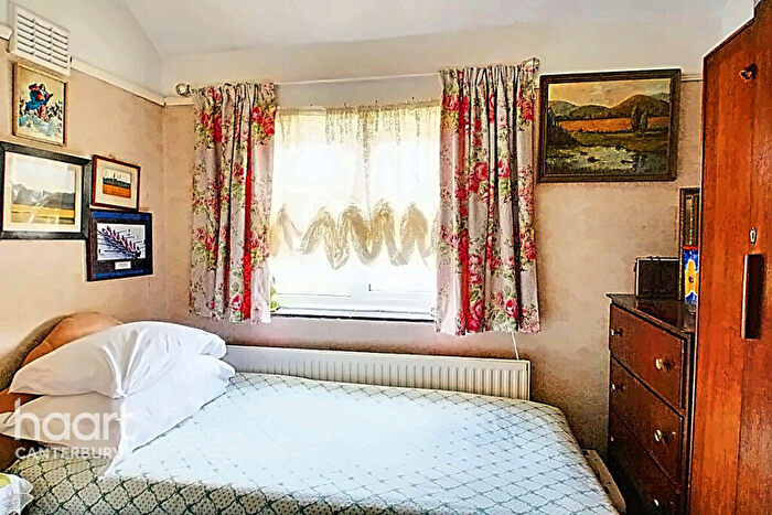 3 Bedroom Semi-Detached House For Sale In Cobham Close, Canterbury, CT1