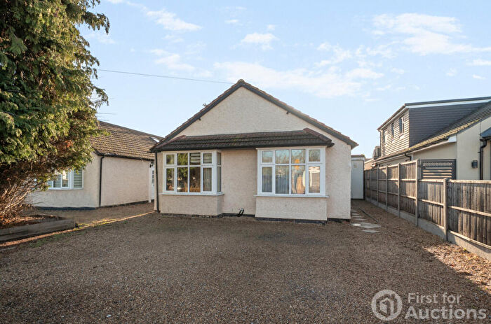 8 Bedroom Detached House For Sale In Dennis Way, Slough, Berkshire, SL1