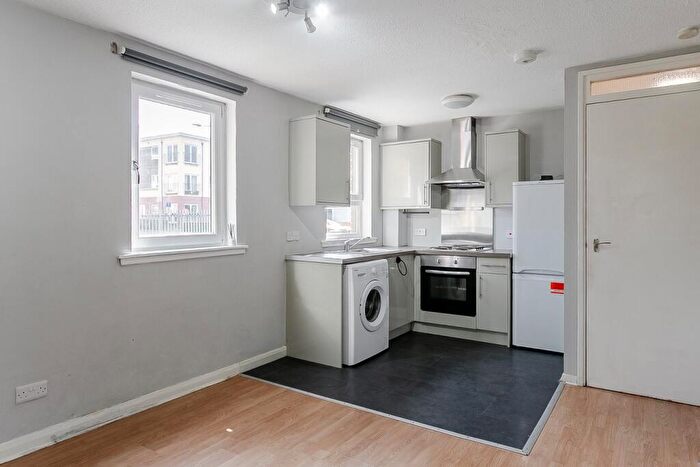 1 Bedroom Flat For Sale In Laichpark Loan, Edinburgh, EH14