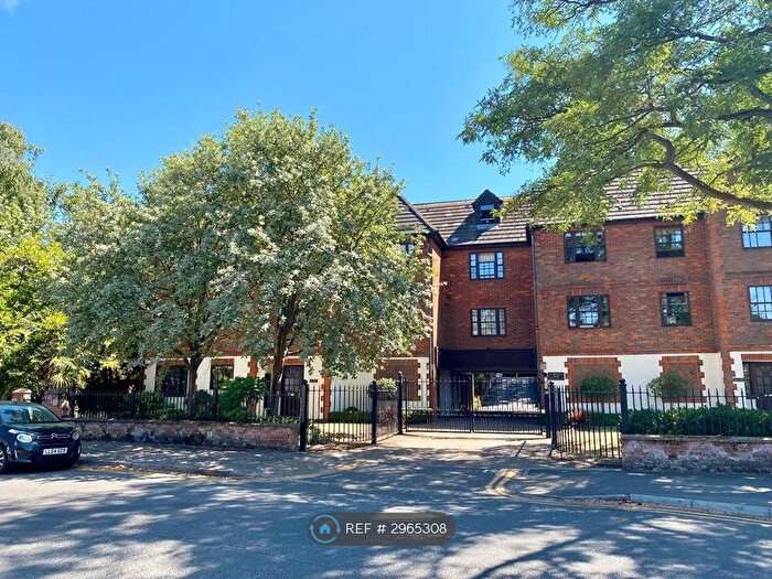 1 Bedroom Flat To Rent In Princes Road, Weybridge, KT13