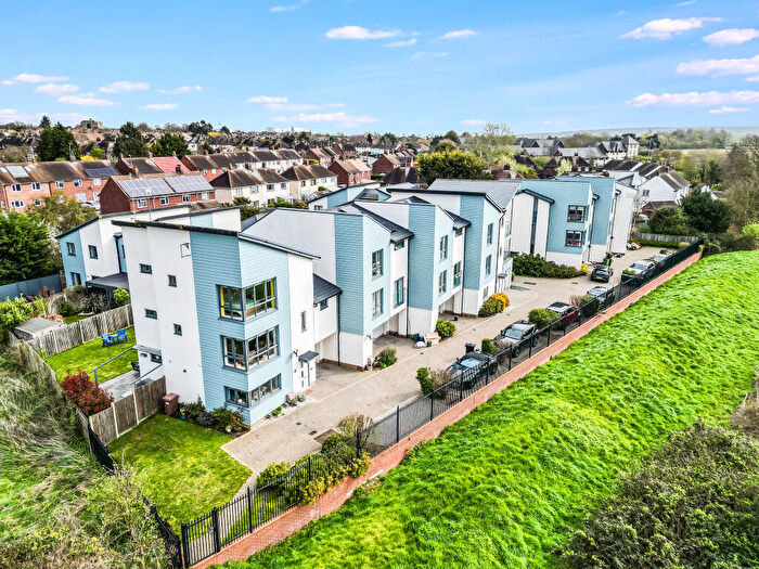 4 Bedroom End Of Terrace House For Sale In Byron View, Chelmsford, CM2