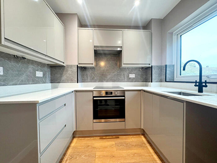 3 Bedroom Town House To Rent In Turnberry Way, Orpington, BR6