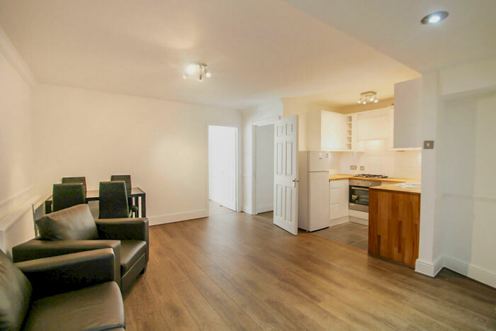 3 Bedroom Flat To Rent In Goswell Road, Clerkenwell, EC1V