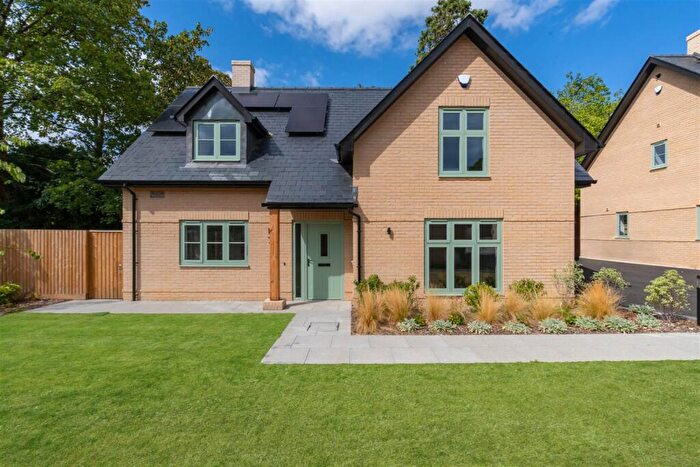 3 Bedroom Detached House For Sale In Moralee Close, Wimborne, BH21